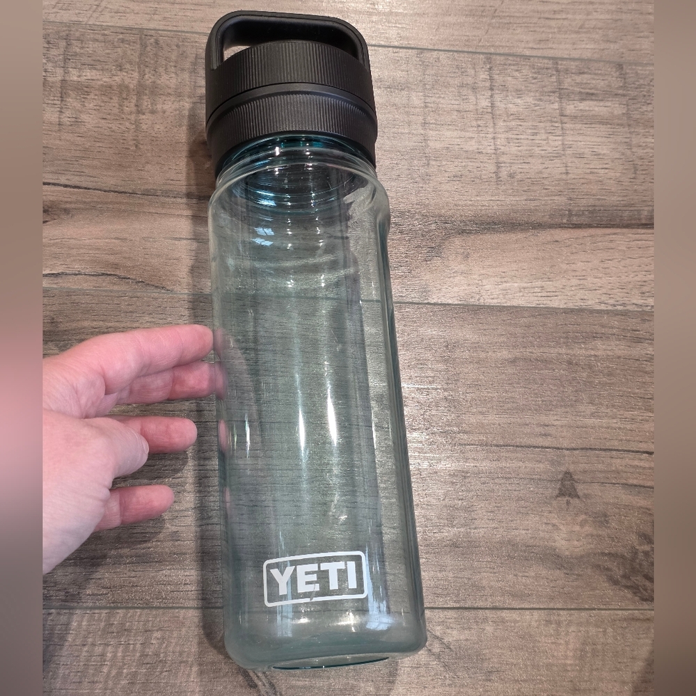 Yeti Clear Turqouise 25oz Water Bottle Chug Top